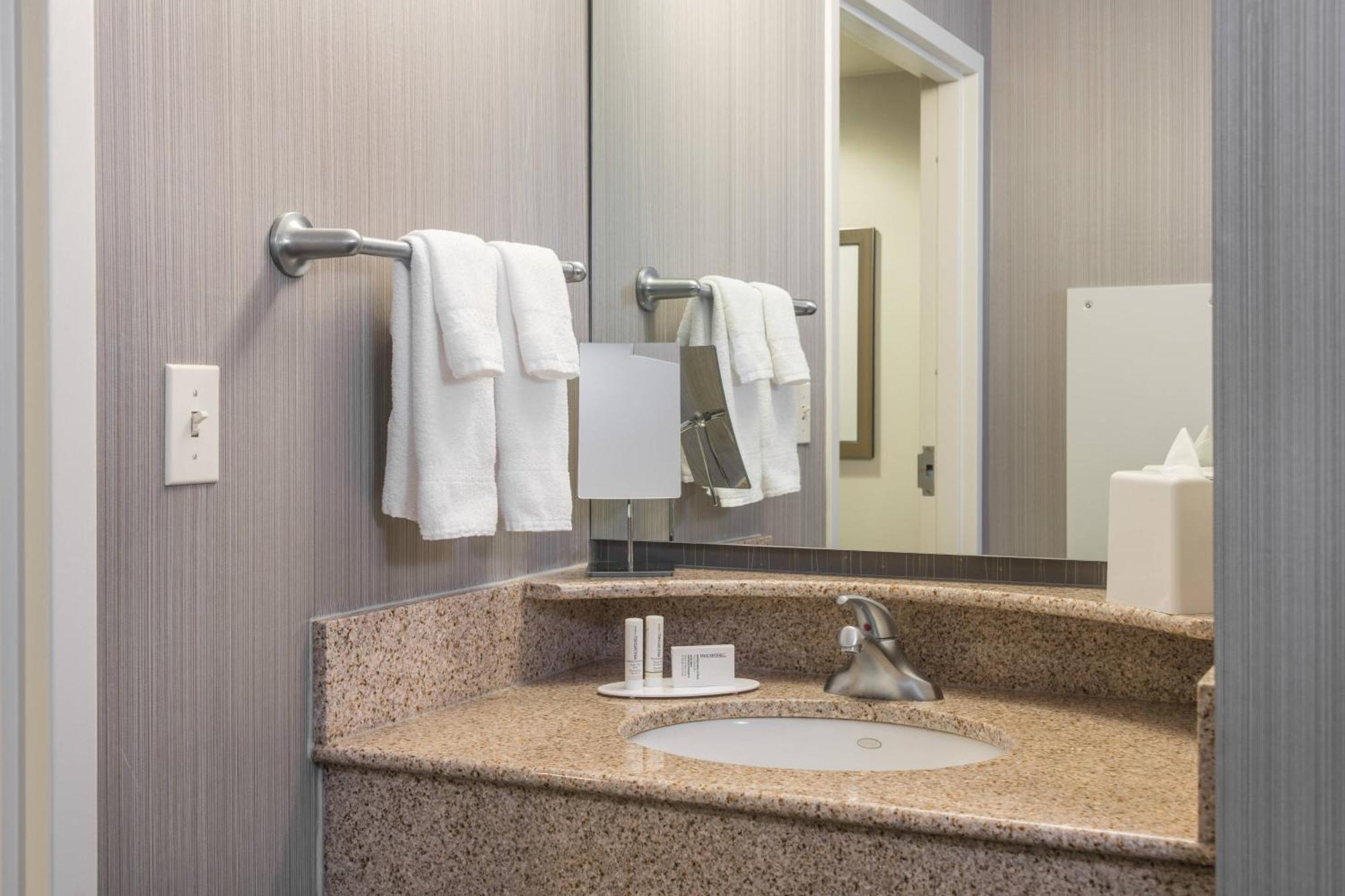Courtyard By Marriott Newark-University Of Delaware Eksteriør bilde